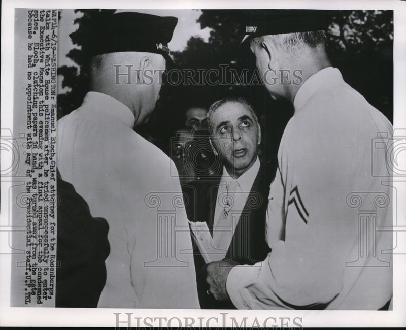 Load image into Gallery viewer, 1953 Press Photo Emanuel Bloch, Rosenberg Attorney with White House Police
