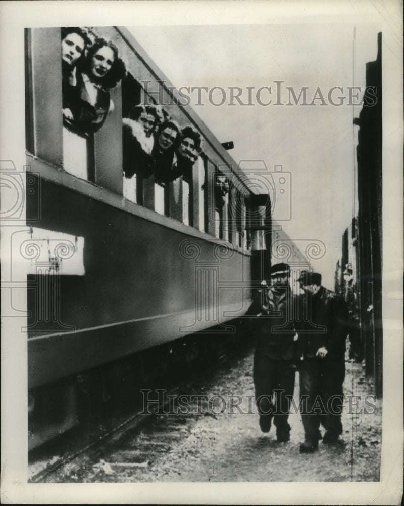 1948 Press Photo US Train Halted by Russians in Marienborn, Germany - nef53301
