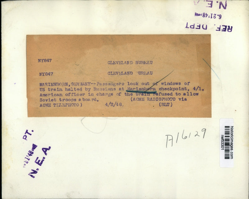 Load image into Gallery viewer, 1948 Press Photo US Train Halted by Russians in Marienborn, Germany - nef53301
