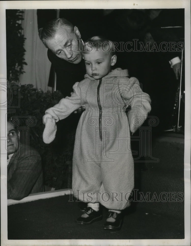 Load image into Gallery viewer, 1950 Press Photo Toddler Hans at International Hairdressers Convention Frankfurt
