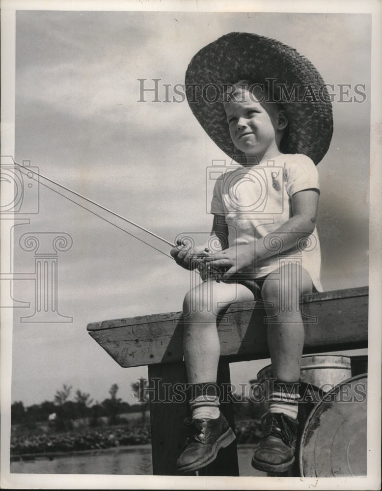 1952 Press Photo Boy Michael Allan Lingo Fishing in Aurora, Ohio - nef53412