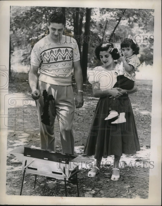 1951 Press Photo Edward, Valia, Donna Jean Antoniak at Euclid Creek Reservation