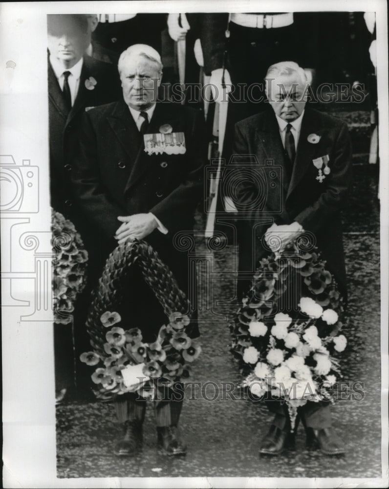 Load image into Gallery viewer, 1969 Press Photo Harold Wilson, Edward Heath at Rememberance Ceremony, London
