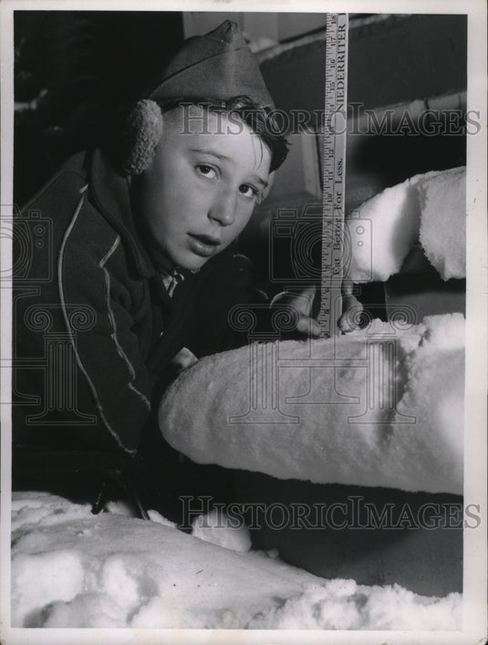 1958 Press Photo Francis Baldnet measuring snowfall on steps - nef53569
