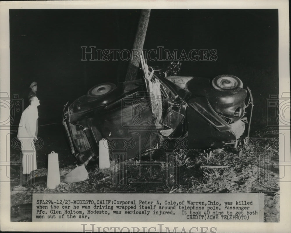 1950 Press Photo Cole killed, Holton injured after car hits telephone pole