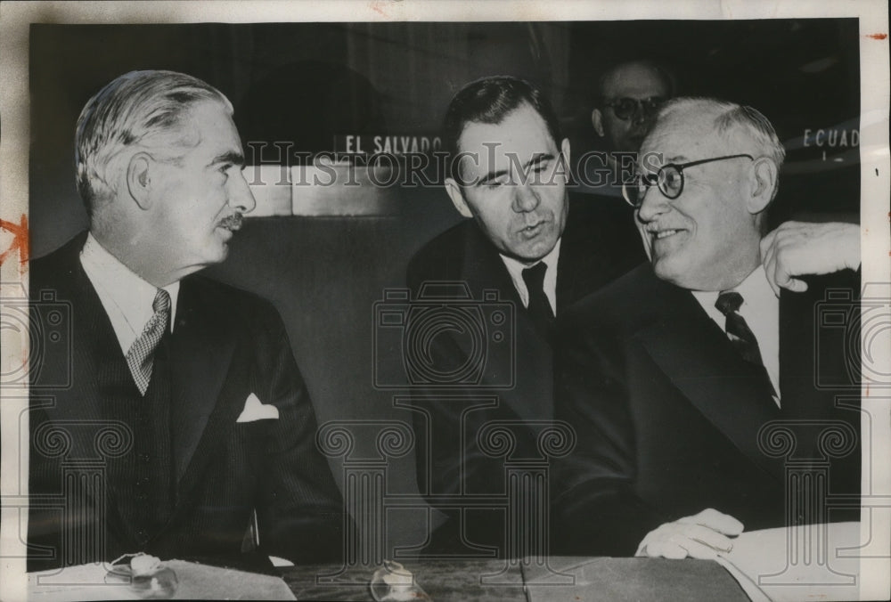 1952 Press Photo Eden listens to Vishinsky at Main Political Committee meeting