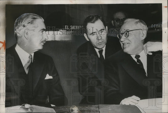 1952 Press Photo Eden listens to Vishinsky at Main Political Committee meeting