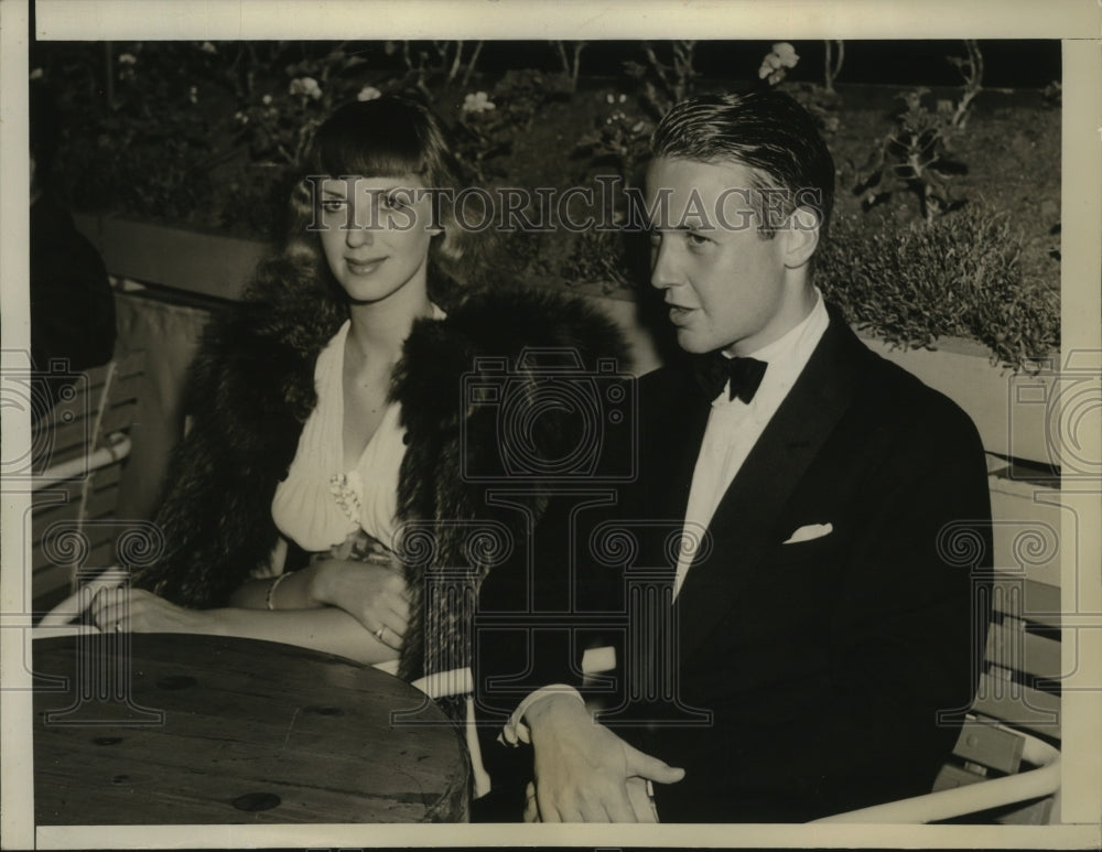 1938 Press Photo Sally Clark, George McLanahan enjoy an evening&#39;s relaxation- Historic Images