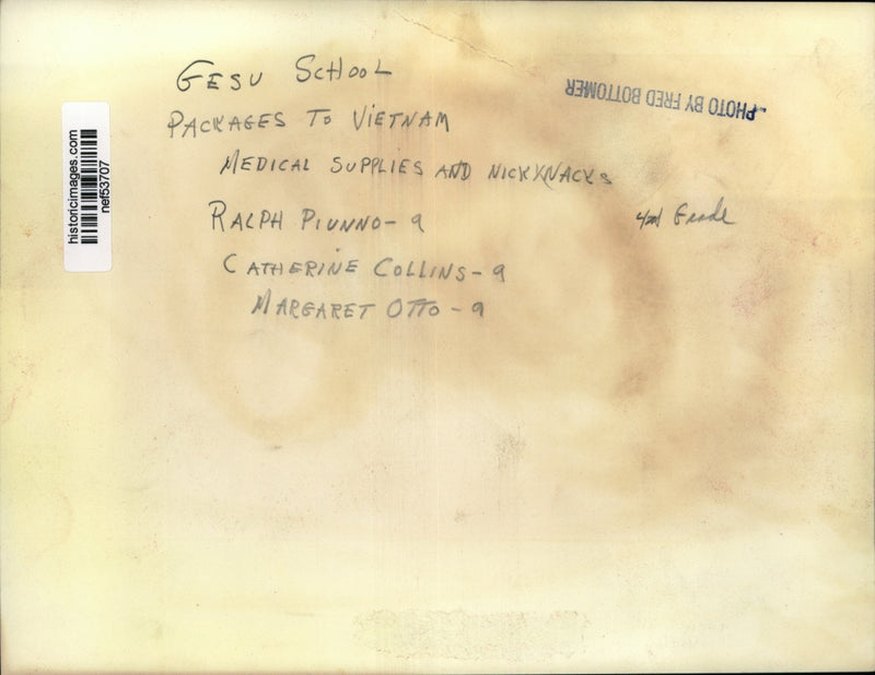 Load image into Gallery viewer, Press Photo Gesu School packages medical supplies and nick-knacks to Vietnam
