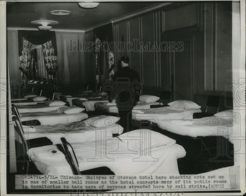 1946 Press Photo Stevens Hotel Cots for People Stranded in Rail Strike Chicago