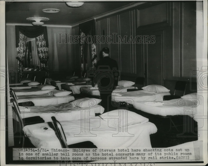 Load image into Gallery viewer, 1946 Press Photo Stevens Hotel Cots for People Stranded in Rail Strike Chicago
