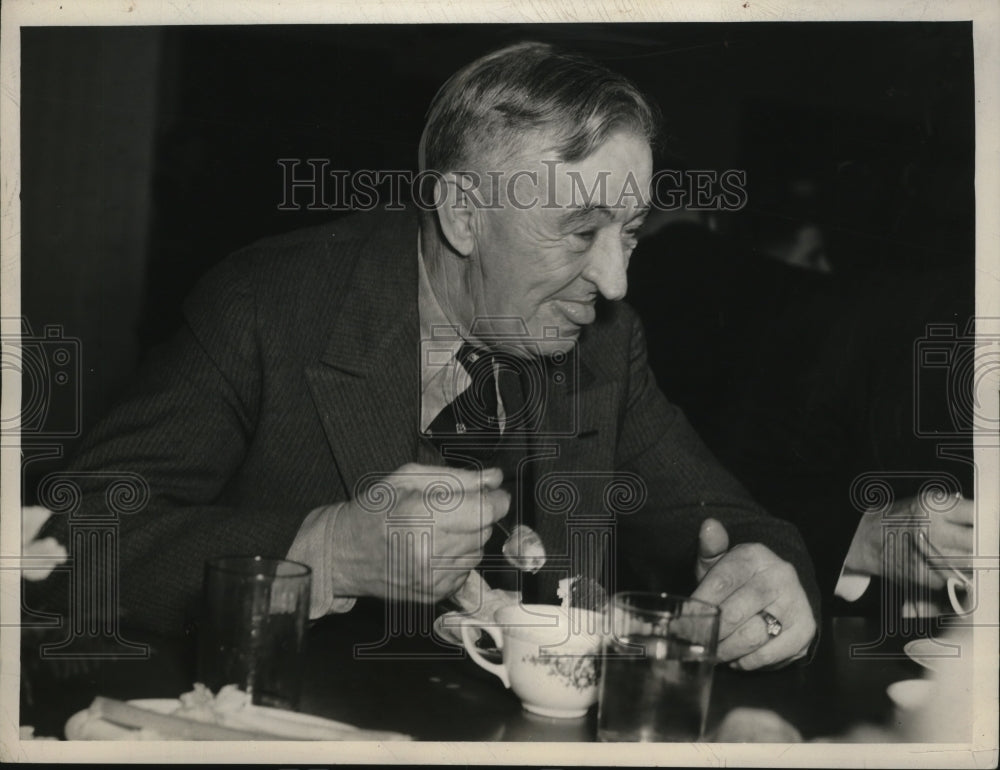1939 Press Photo P.K. Jadsen, Winner Ivy Trophy - nef53907