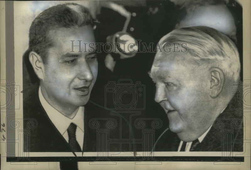 Load image into Gallery viewer, 1964 Press Photo Ludwig Erhard, Aldo Moro at Railway Station, rome, Italy
