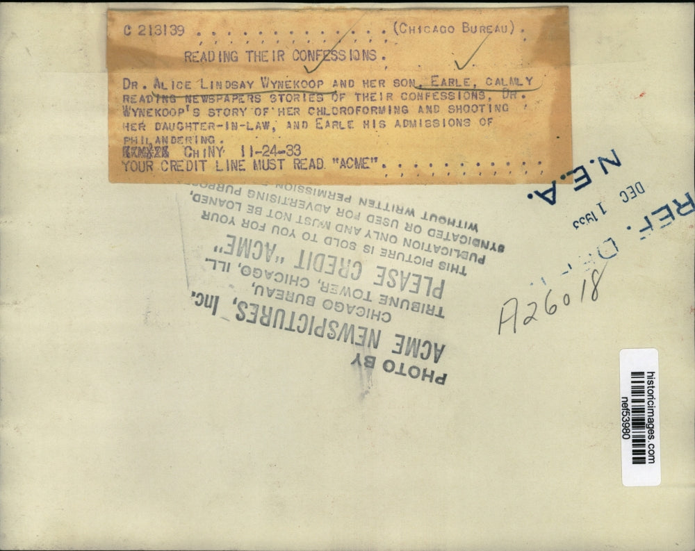 1933 Press Photo Dr. Alice Lindsay Wynekoop, Son Earle Reading Newspaper Stories