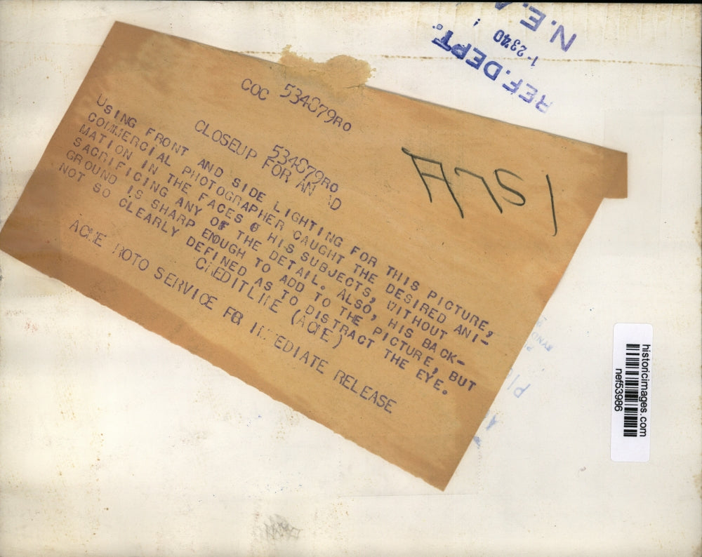 1940 Press Photo Closeup Photography Couple at Bar for Advertisement - nef53986
