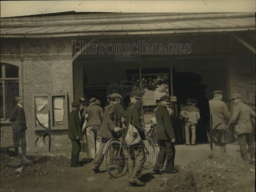 1928 Press Photo Steel Plant Yard Workers in Northern France- Historic Images