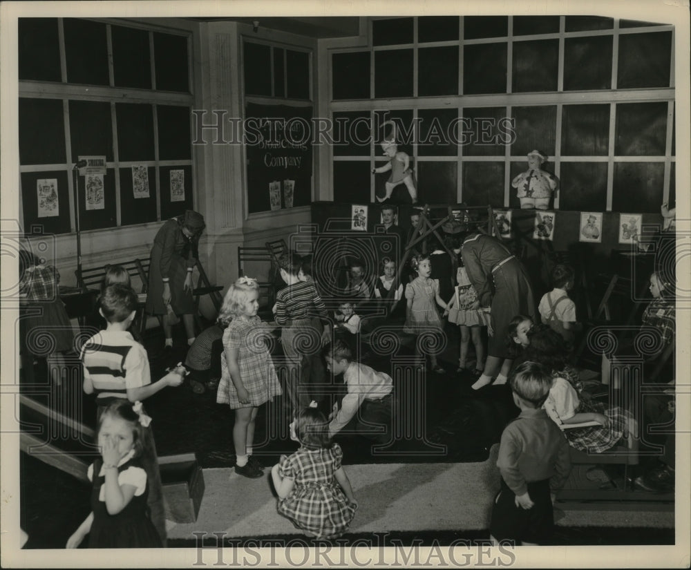 1949 Press Photo children at WJW Nursery - nef54038