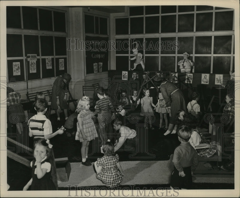 Load image into Gallery viewer, 1949 Press Photo children at WJW Nursery - nef54038
