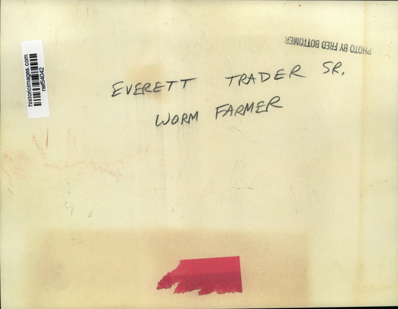 Load image into Gallery viewer, Press Photo Everett Trader Sr., Worm Farmer - nef54042
