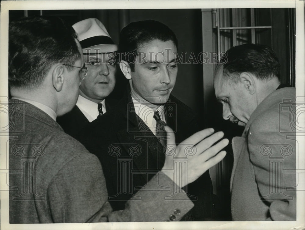 1941 Press Photo George Welsh Jr. Leaving Jackson County Jail, Kansas City
