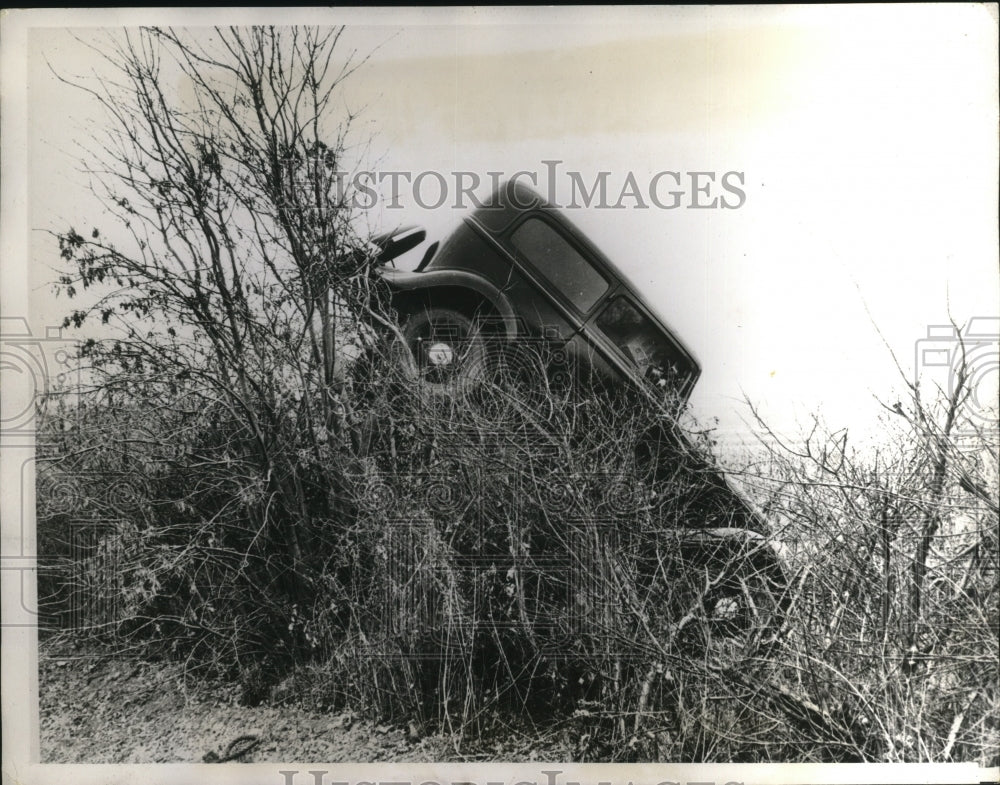 1935 Press Photo John Bartunek Crashes Car into Ditch, Schuyler, Nebraska