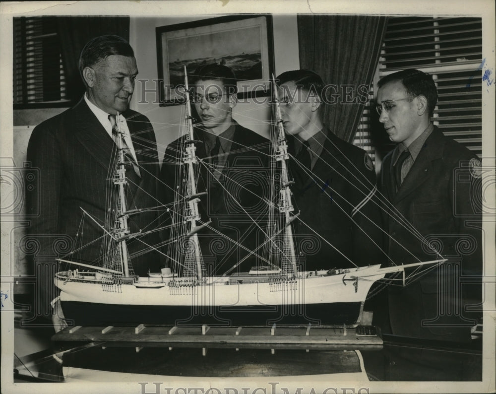 1940 Press Photo CCC Boys build model ship of Sovereign of the Ship for Pres.