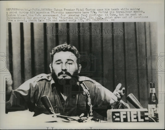 1961 Press Photo Castro Makes a Point During His Marathon TV-radio Appearance