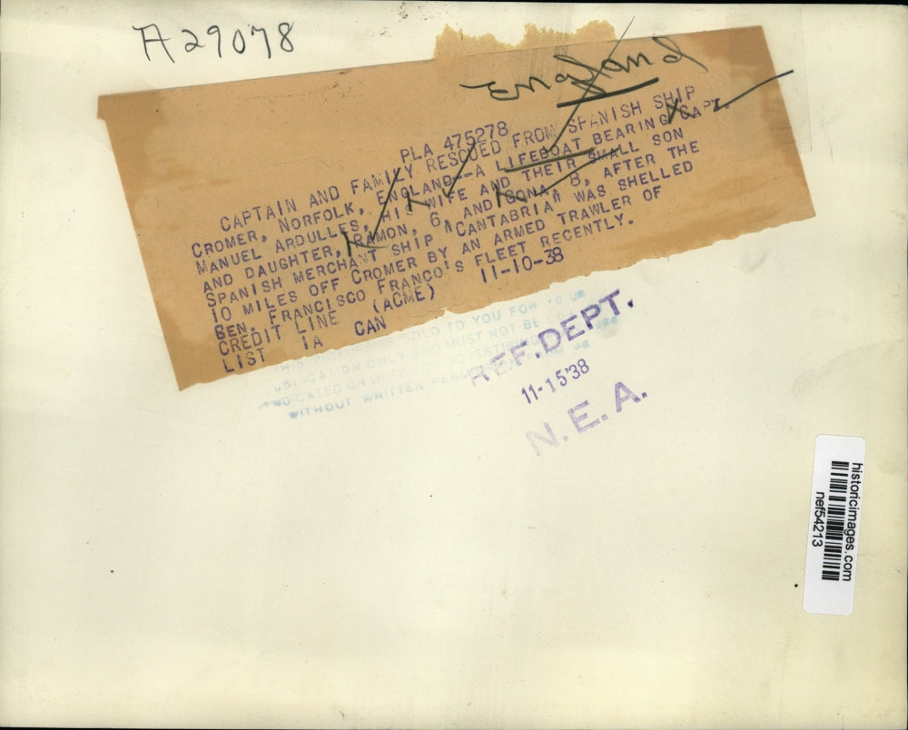 1938 Press Photo Captain and Family Rescued From Spanish Ship - nef54213