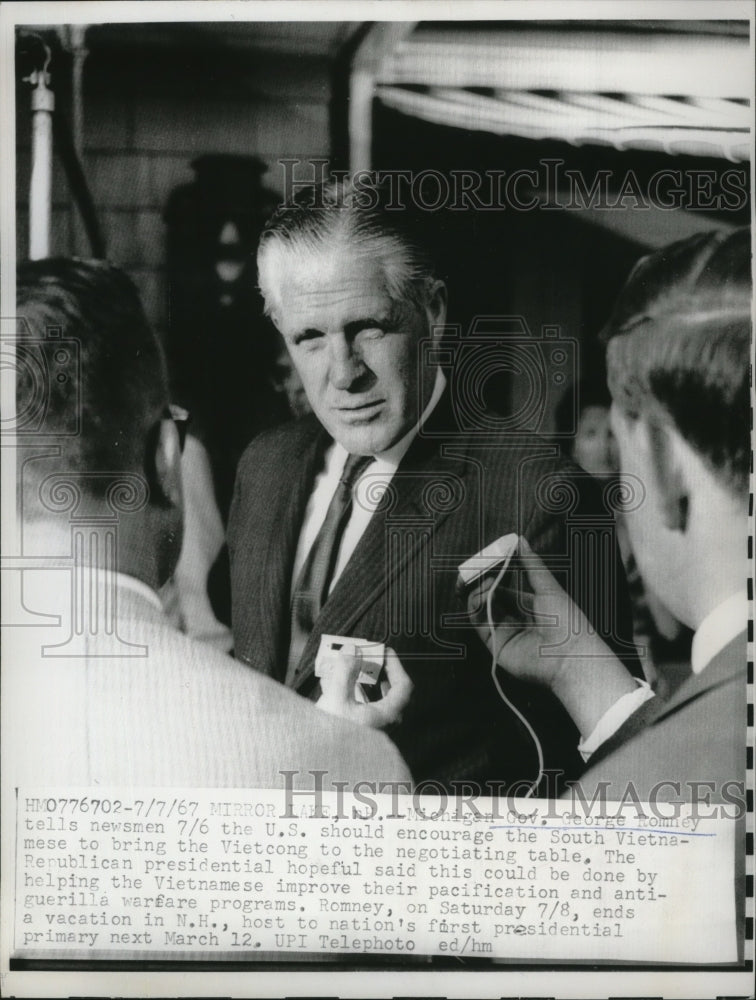 1967 Press Photo Governor George Romney Interviewed on Viet Cong, Mirror Lake