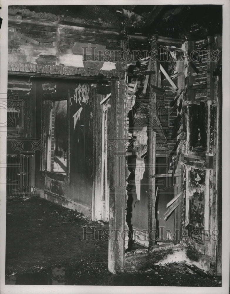 1957 Press Photo Apartment Fire Damage, 11709 Lake Avenue, Ohio - nef54327