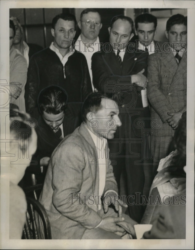 1939 Press Photo Amelio Marco Tarquino Being Questioned by Police Officers