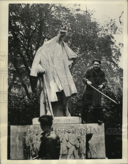 1933 Press Photo Paul Deroulede Statue Vandalized, Paris, France - nef54489