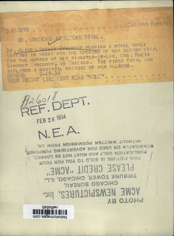 1934 Press Photo Dr. Alice Lindsay Wynekoop reads a novel while waiting in court