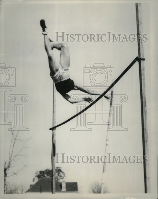1935 Press Photo Kermit Riegel, Pole Vaulter at Southeastern Conference Meet