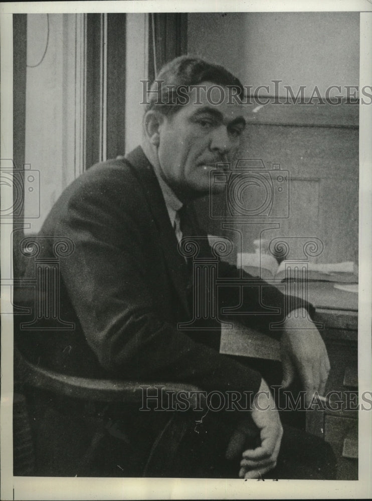 1932 Press Photo Leon Duray, Racecar Driver in Court - nef54709- Historic Images