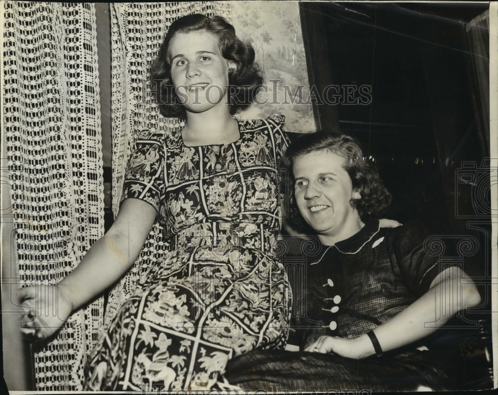 1938 Press Photo Barbara Carroll & Mother Mrs. Francis M. Carroll - nef54723
