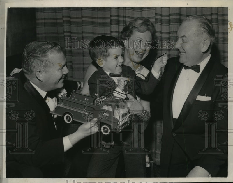 Load image into Gallery viewer, 1966 Press Photo Greater Boston Association for Retarded Children Officials
