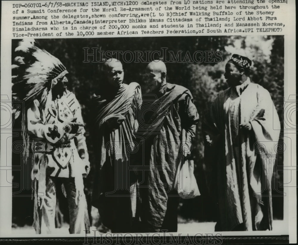 1958 Press Photo Delegates from 40 nations attend opening of a Summit conference
