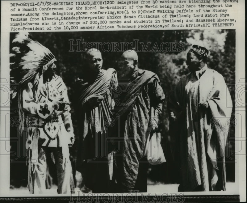 Load image into Gallery viewer, 1958 Press Photo Delegates from 40 nations attend opening of a Summit conference
