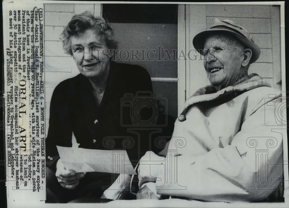1970 Press Photo Donald B. MacMillan, wife sit on porch of their home
