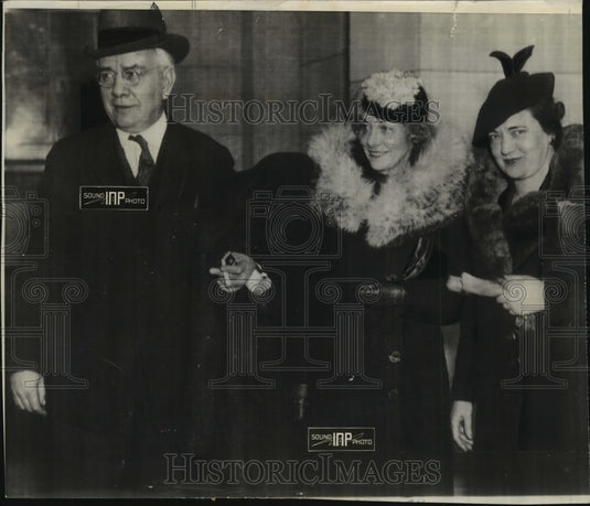 1937 Press Photo Harry K.Thaw, Broadway Playboy leaving District Court at Wash.