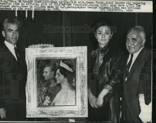 1962 Press Photo Shah of Iran & Wife Queen Farah Stand Beside Oil Painting