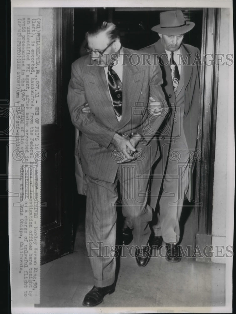Load image into Gallery viewer, 1951 Press Photo Morley Vernon King arrested on a charge of unlawful Flight
