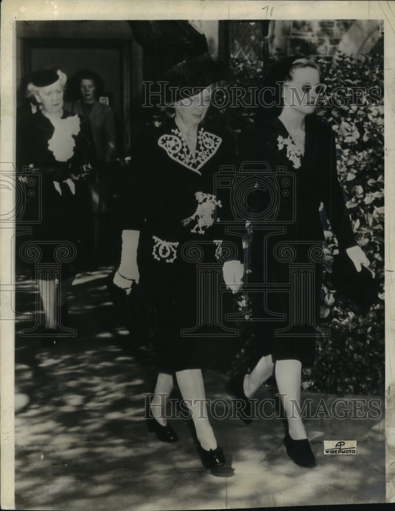 1943 Press Photo Hollywood Star Bette Davis - nef55103