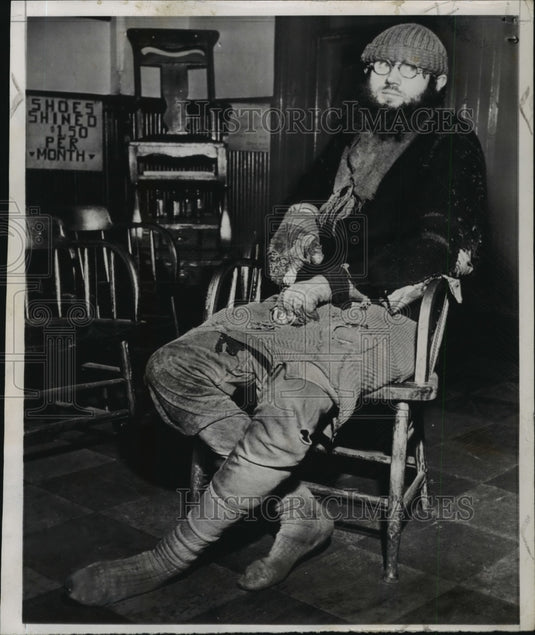 1949 Press Photo Paul Mahushak freed from a Living tomb Cubicle in Brooklyn Home