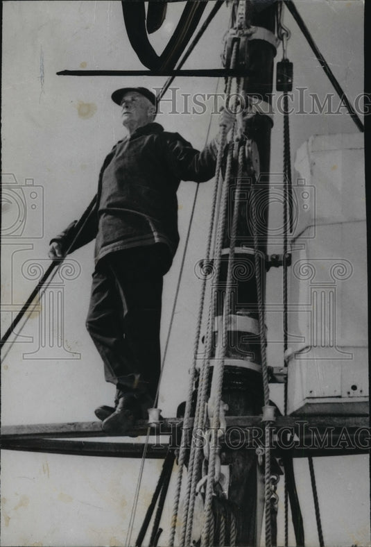 1957 Press Photo Com. MacMillanh Scans Artic Horizon in Search for Defense Sites