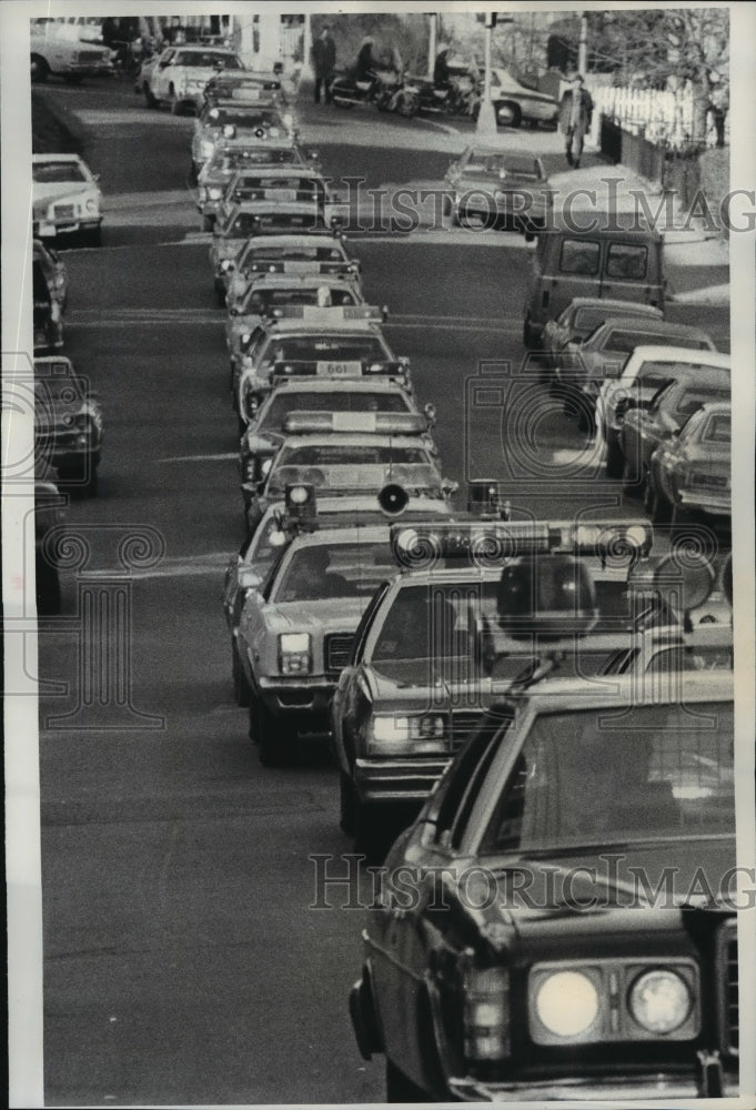 Load image into Gallery viewer, 1978 Press Photo Patrol Cars file down for funeral of Sgt. James Carter Jr.
