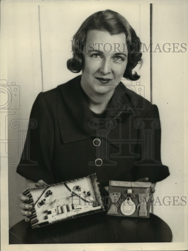 1966 Press Photo Kay Lawrence Japanese Goods Story - nef55251