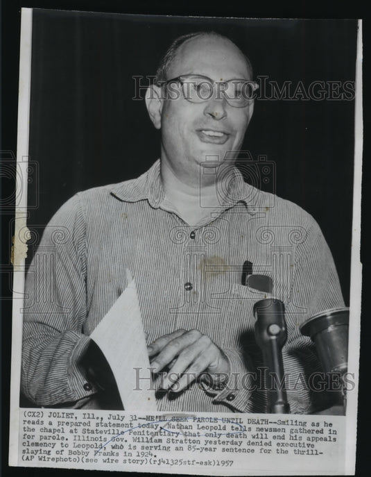1957 Press Photo Murderer Nathan Leopold Jr. Interviewed at Stateville Prison