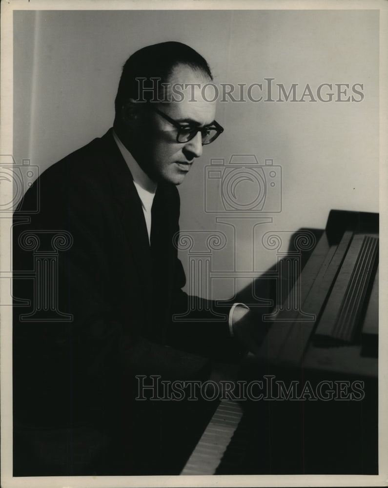 1967 Press Photo Pianist Artur Balsam - nef55495